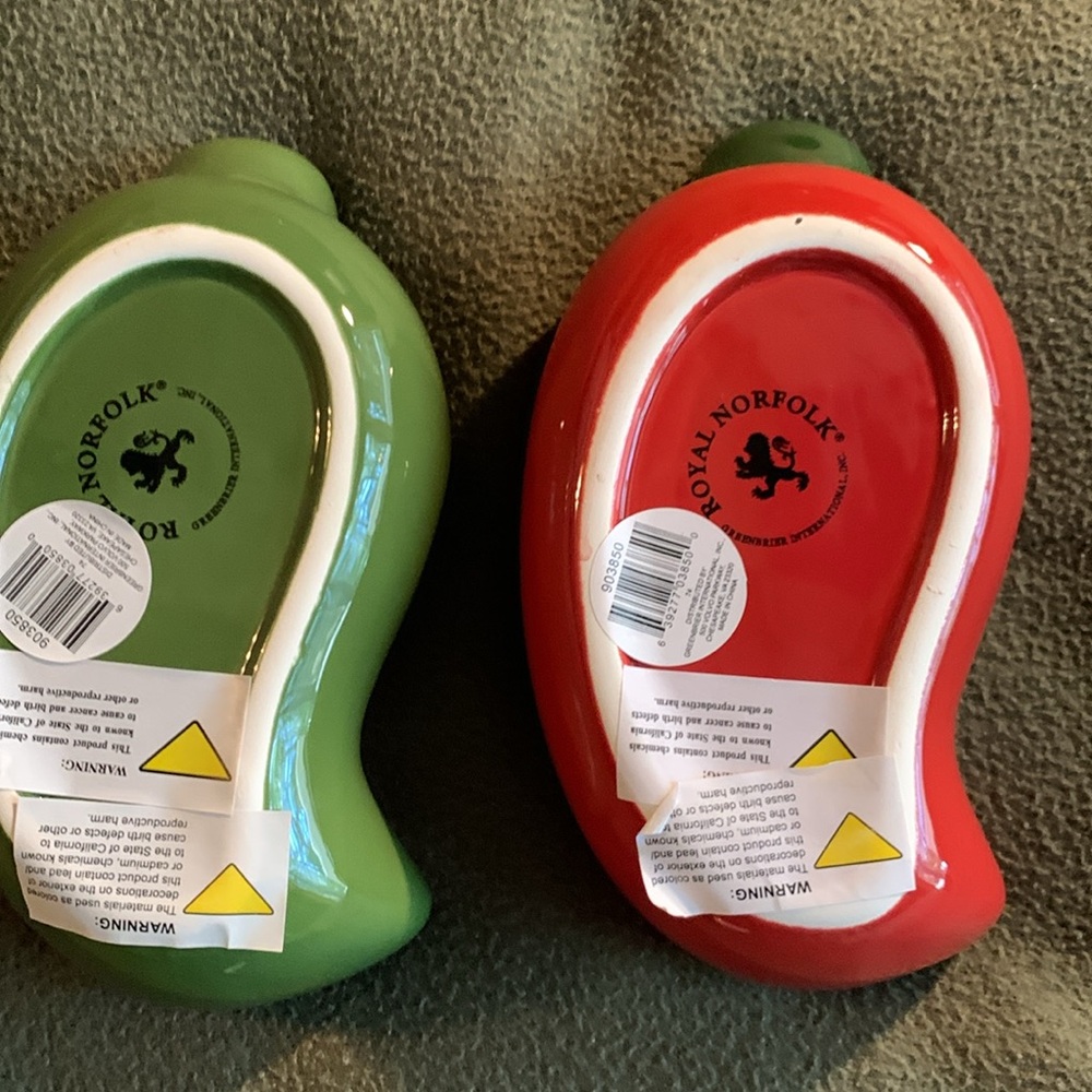 New Royal Norfolk red and green ceramic salsa dishes. Approx 4” x 7” x 2” - Picture 5 of 12